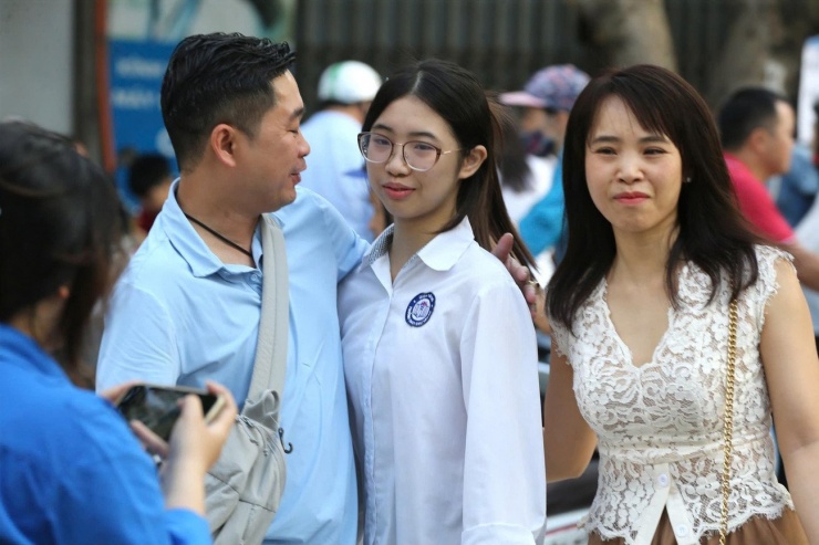 Học sinh thi lớp 10 THPT công lập năm 2025 tại Hà Nội. Ảnh: Như Ý