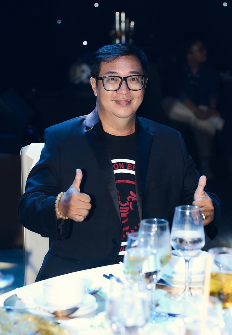 Nghệ sĩ Hà Linh - con trai 'Nữ hoàng cải lương' Thanh Nga, cũng có mặt trong ngày vui của cháu gái Cindy Lư.