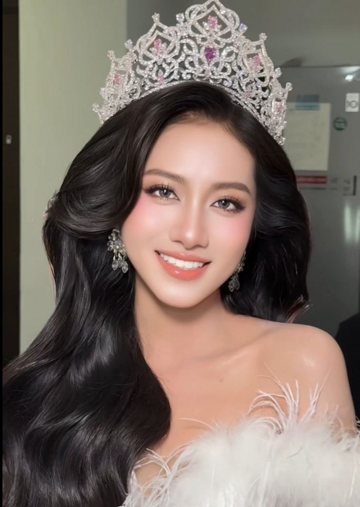 Hoa hậu Trúc Linh xinh như công chúa trong layout trang điểm ngọt ngào - 4