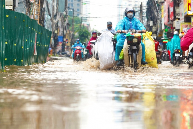 Các phương tiện lội qua biển nước.