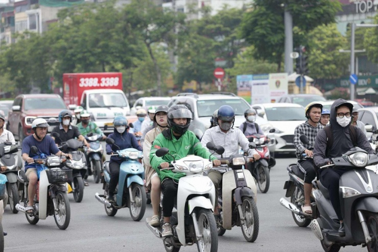 Hà Nội triển khai đồng loạt các biện pháp bảo vệ môi trường, trong đó có triển khai vùng phát thải thấp. Ảnh: Như Ý.