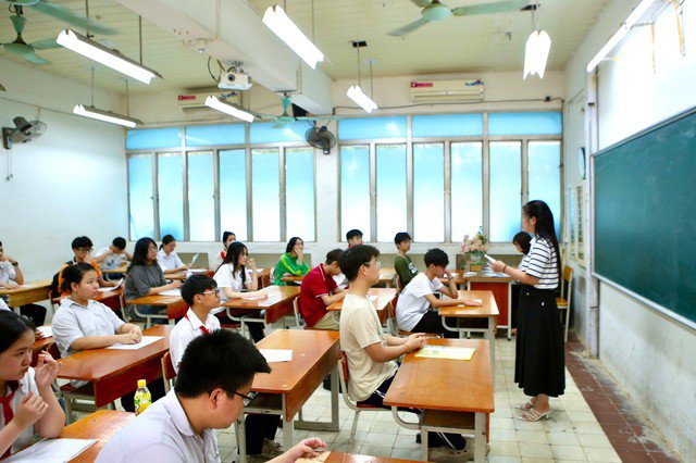 Dự kiến ngày 17/7 tới, Sở GD&amp;ĐT Hà Nội sẽ cùng các trường THPT chuyên và THPT công lập họp để duyệt và công bố điểm chuẩn bổ sung vào lớp 10.