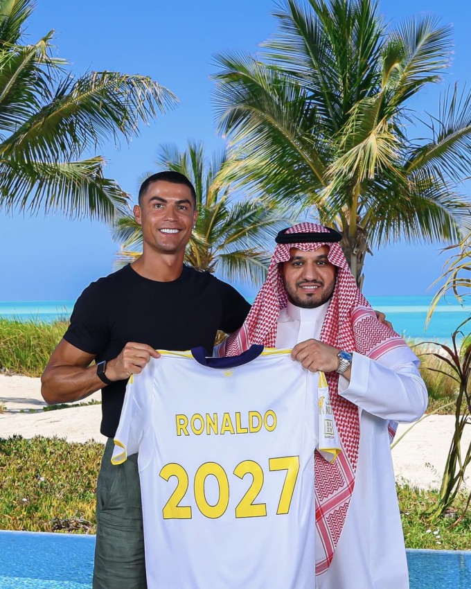 Siêu sao tái ký hợp đồng với Al Nassr đến 2027, hưởng mức lương cao nhất làng bóng đá. Ảnh: Al Nassr