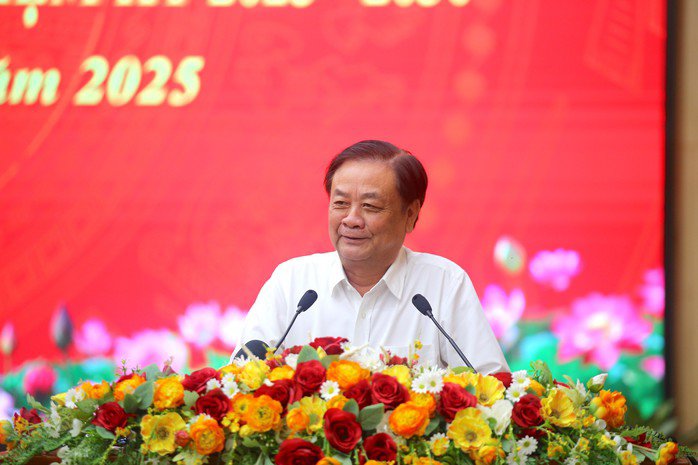 Phó Chủ tịch Quốc hội Lê Minh Hoan trình bày tham luận tại hội thảo