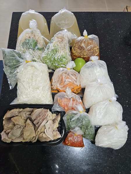 Thành phần thức ăn khách mua tại chợ Bến Thành