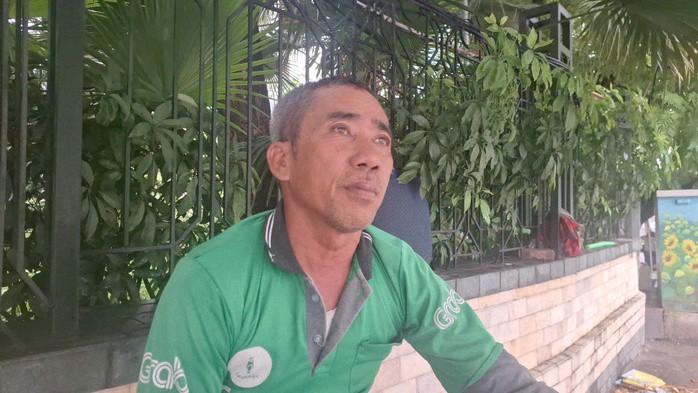 Ông Vũ Văn Kiều: "Nếu TP Hà Nội không có chính sách hỗ trợ để chuyển đổi xe xăng sang xe máy điện, tôi chỉ còn cách chuyển đổi nghề nghiệp cũng như phải chuyển ra khỏi khu vực Vành đai 1 để sinh sống"- Ảnh: Nguyễn Thế