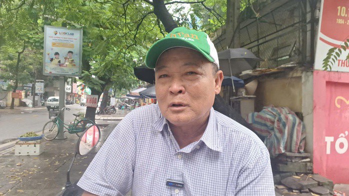 Ông Nguyễn Kim Sơn ở phường Ngọc Hà thuộc Vành đai 1 Hà Nội nói về cấm xe máy chạy xăng. Ảnh: Nguyễn Thế