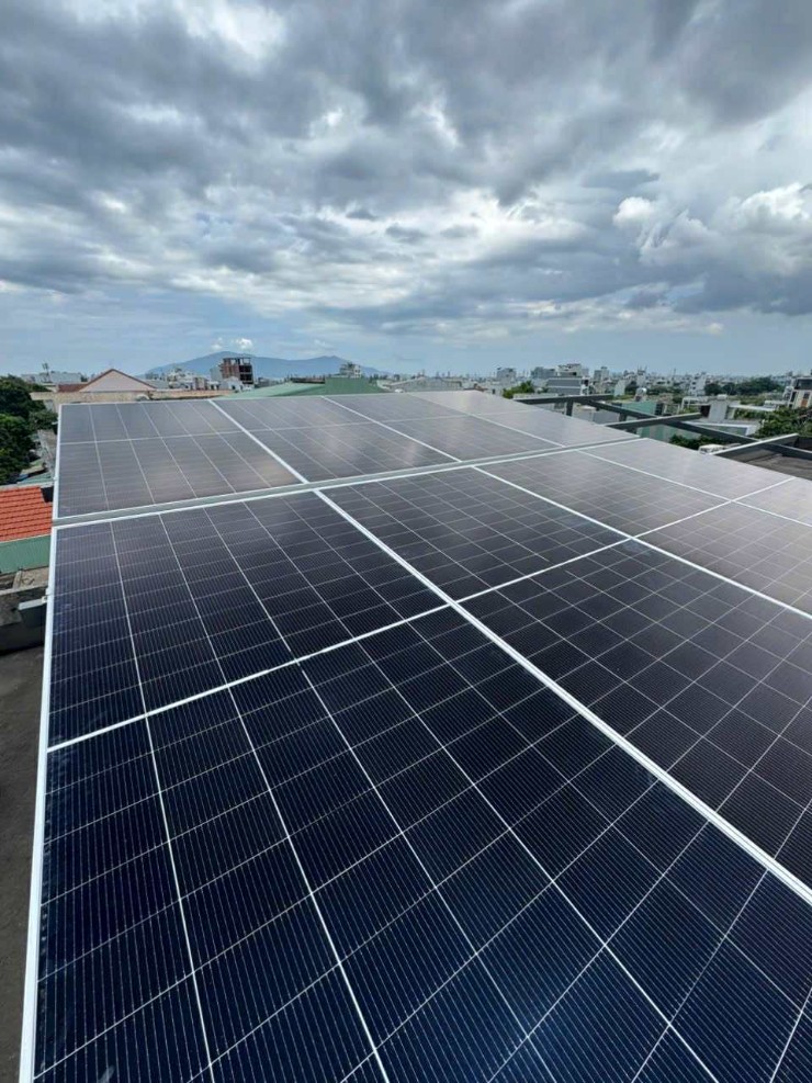 Một hệ thống điện mặt trời 5 kW cần khoảng 8-12 tấm PV.