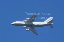 Vận tải cơ An-124 lớn nhất thế giới bất ngờ cất cánh ở Kiev, âm thầm rời khỏi Ukraine