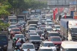 Lo ngại đảo lộn cuộc sống vì cấm xe máy xăng