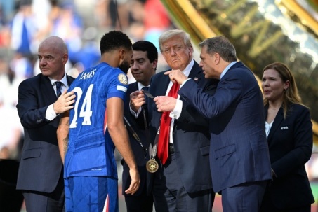 Hành động bất ngờ của ông Trump tại chung kết FIFA Club World Cup