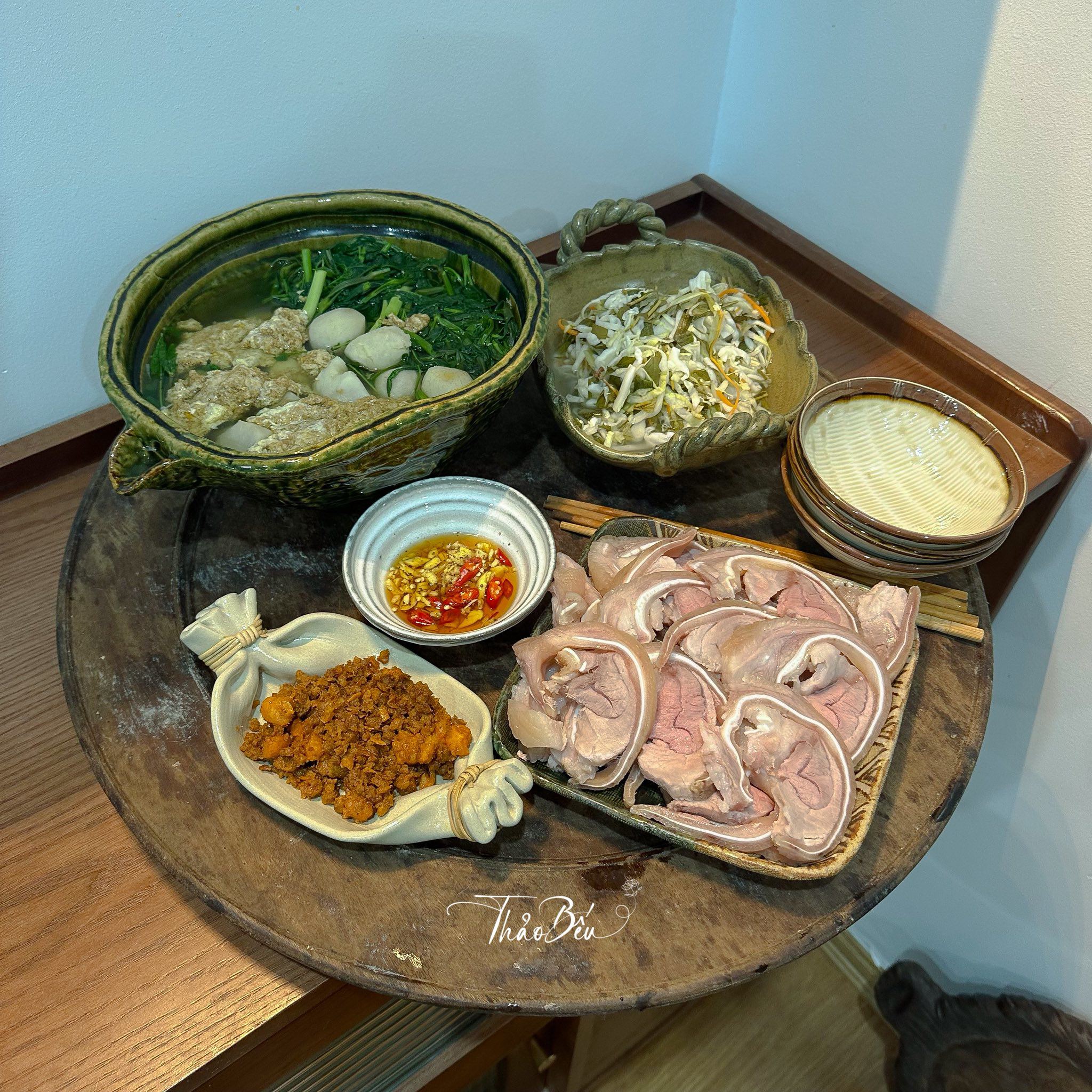 Tai heo cuộn luộc - Canh cua - Mắm tép chưng thịt - Dưa bắp cải