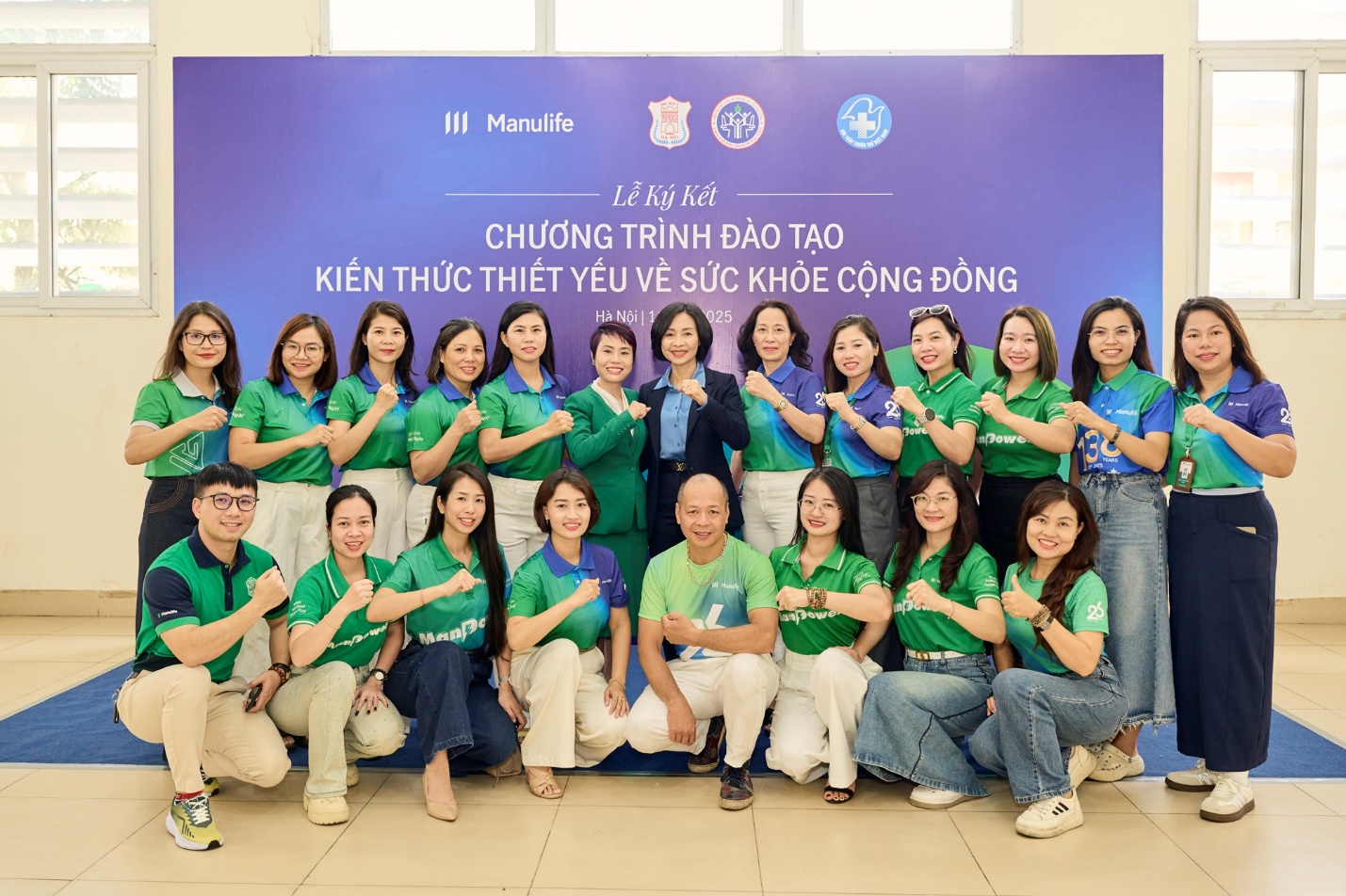 Việc hiểu biết về các vấn đề sức khỏe cộng đồng giúp tư vấn viên giải đáp và hỗ trợ tốt hơn những thắc mắc liên quan đến chi trả quyền lợi y tế. Ảnh: Hiền Hà