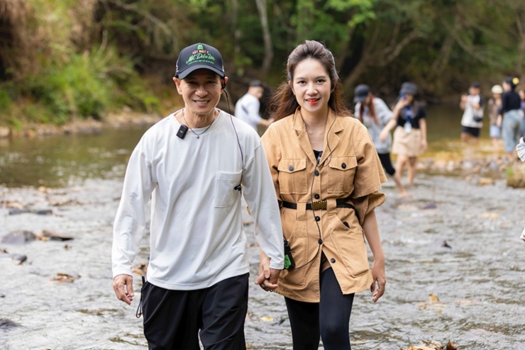 Đạo diễn Lý Hải và bà xã Minh Hà đặt uy tín lên hàng đầu khi làm phim, trả lương đúng hẹn cho anh em đoàn phim.&nbsp;