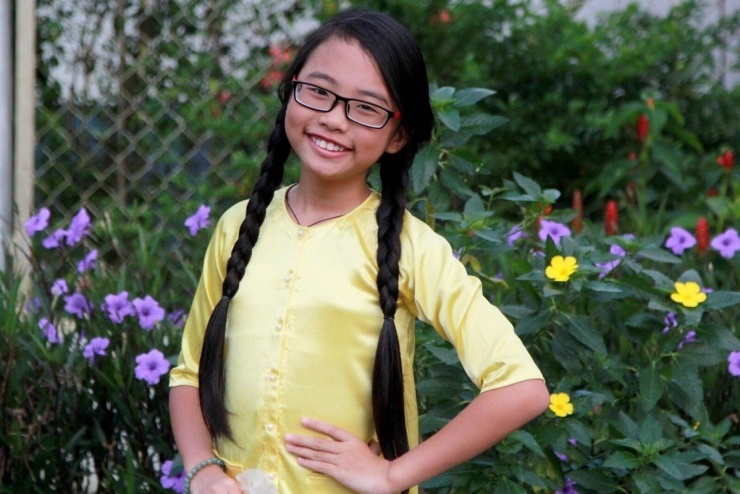 Phương Mỹ Chi thời mới bước vào nghề. Ngay cả khi trở thành Á quân The Voice Kids 2013, cô vẫn không tin mình đủ khả năng đi xa vì ngoại hình khác biệt. Lúc đó, cô mang trong mình những định kiến rằng nghệ sĩ phải xinh đẹp, phải chuẩn mực, còn mình không có gì nổi bật ngoài giọng hát.