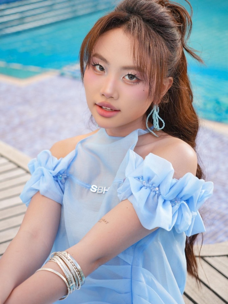 Giọng ca Bóng phù hoa duy trì chế độ ăn uống lành mạnh, tập thể thao thường xuyên, từ đó có thay đổi tích cực về hình thể lẫn lối sống, suy nghĩ.