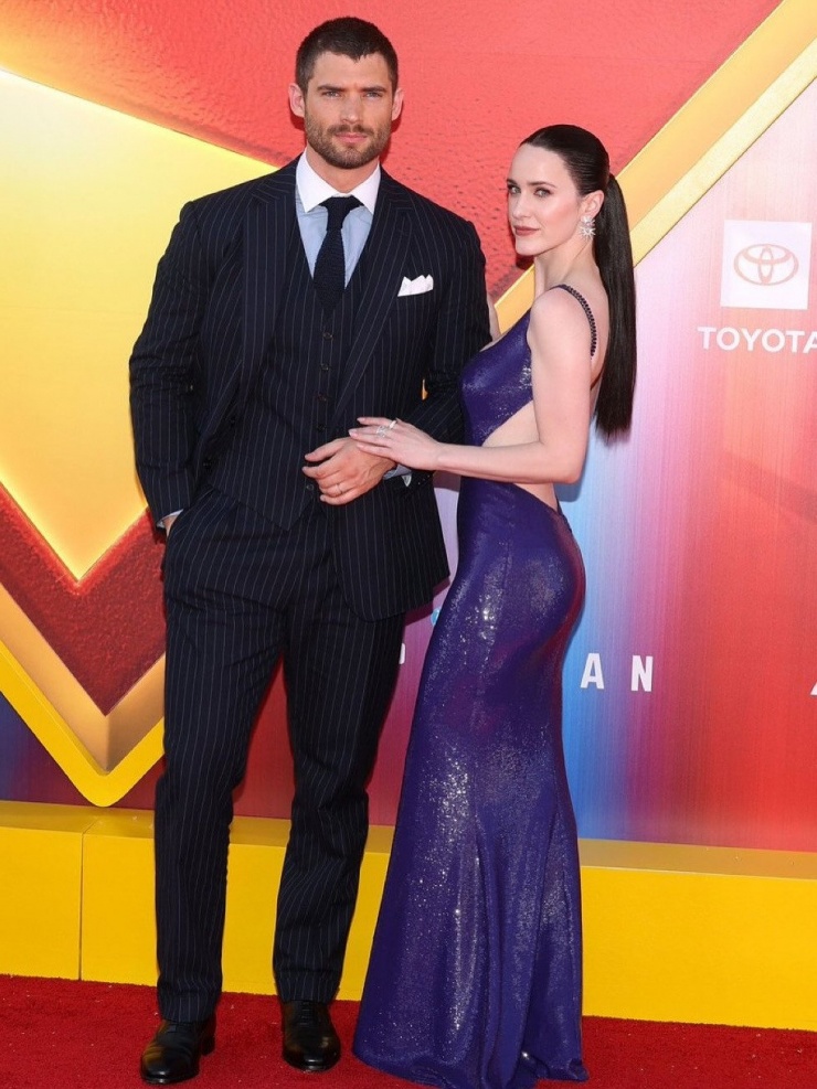 Dù chỉ sở hữu chiều cao khiêm tốn (1,6m) thấp hơn nam chính trong đóng Superman tới 33cm nhưng Rachel Brosnahan được nhận xét rất đẹp đôi với bạn diễn David Corenswet kém 3 tuổi.&nbsp;