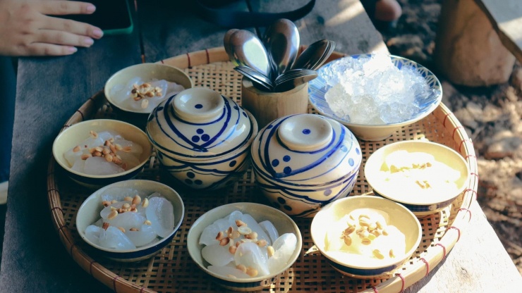 Chè dừa nước thơm ngon, giải nhiệt ngày hè. Ảnh: Vũ Khang