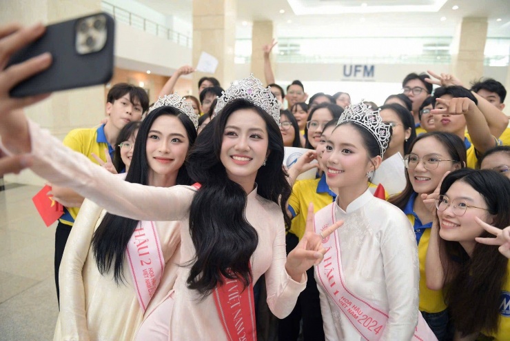 Cuộc sống bận rộn của Hoa hậu Hà Trúc Linh sau đăng quang - 5