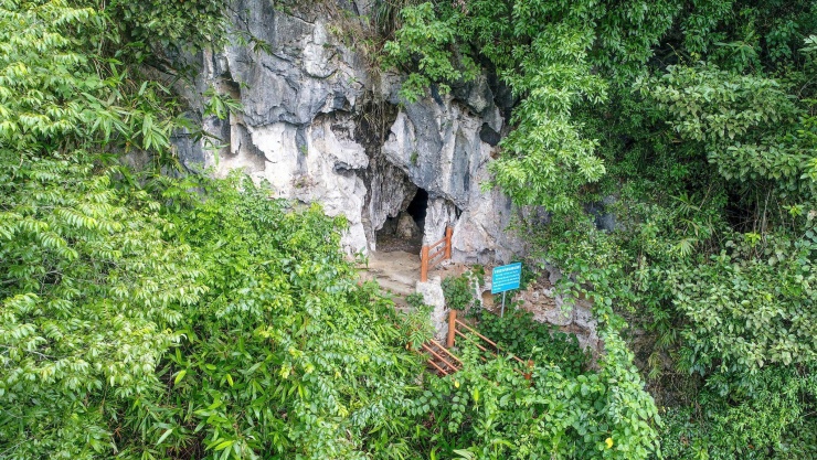 Hang Cốc Mười là điểm du lịch thu hút nhiều du khách đến Lạng Sơn.