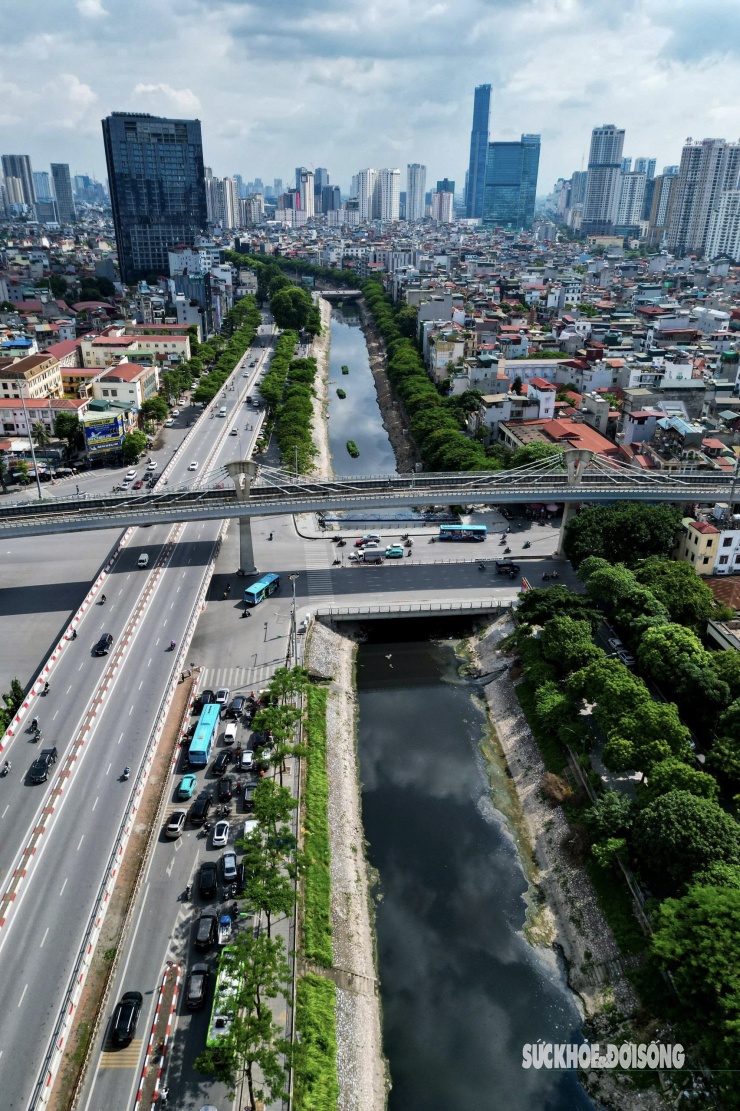 Sông Tô Lịch - biểu tượng lâu đời của Thủ đô đang bước vào giai đoạn nước rút trong công tác cải tạo, hồi sinh dòng sông, mang lại diện mạo mới cho không gian đô thị và cải thiện môi trường sống cho người dân.