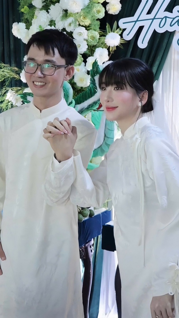 Tiểu Vy có lễ đính hôn đầy cảm xúc&nbsp;