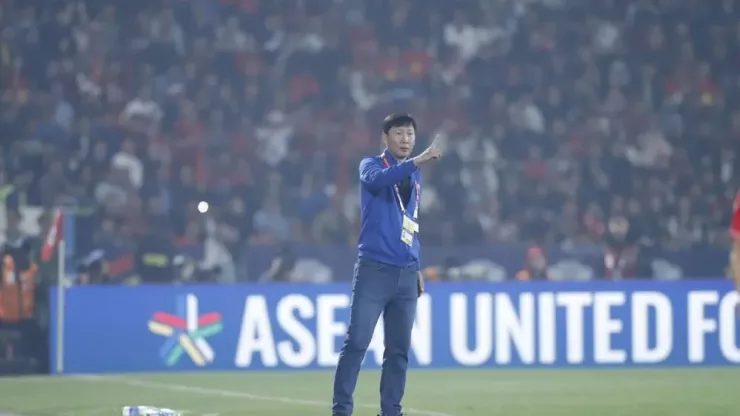 HLV Kim Sang-sik mong muốn các học trò tích lũy nhiều hơn kinh nghiệm và bản lĩnh ở sân chơi U-23 Đông Nam Á. Ảnh: CCT.