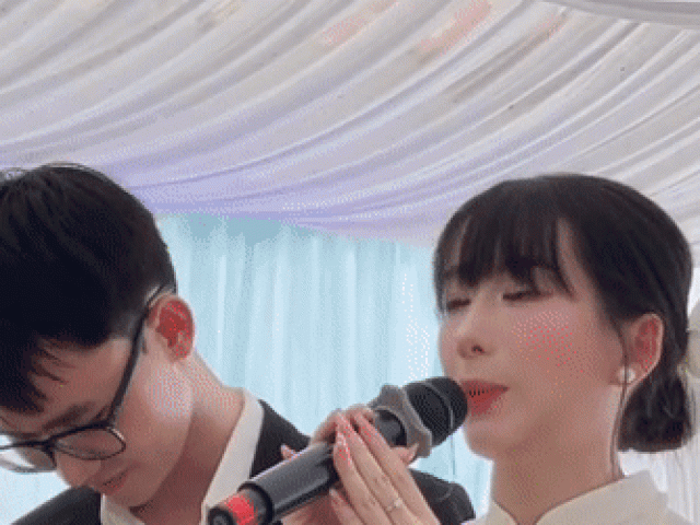 Cô dâu Đà Nẵng nghẹn ngào tri ân cha mẹ khiến quan viên hai họ xúc động