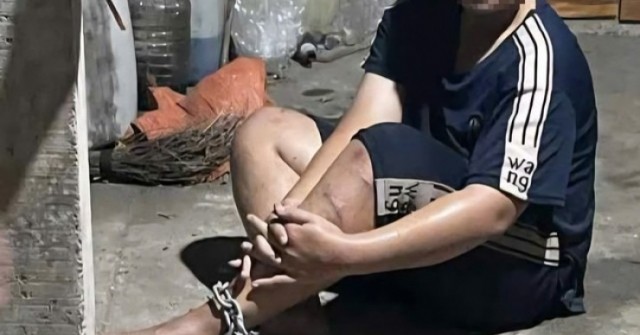 Xác minh thông tin một học sinh ở Huế bị xích c...
