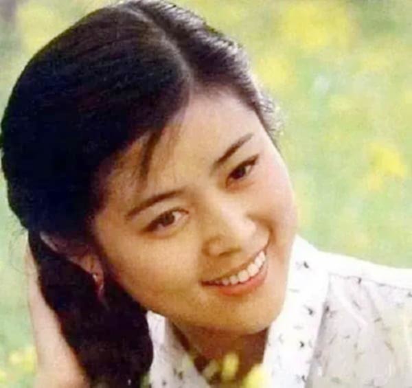 Dung Ma Ma của "Hoàn Châu Cách Cách", nhan sắc thời trẻ xinh đẹp đến ngỡ ngàng - 2