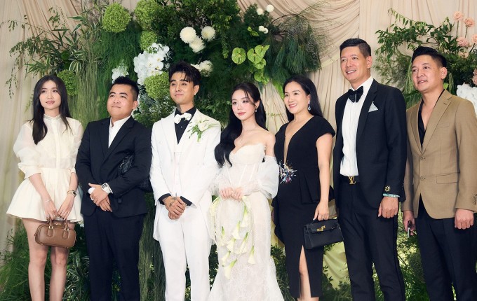 Các khách mời ở đám cưới Đạt G - Cindy Lư chủ yếu diện màu đen, be, nude.