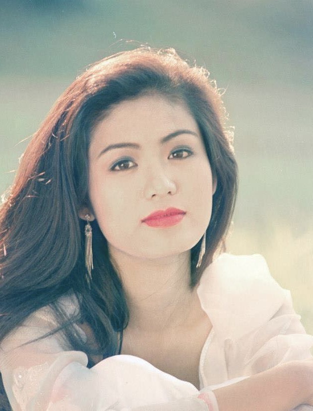 Phong cách trang điểm thập niên 1990-2000 được các nàng hậu ưa chuộng (Ảnh: Internet)