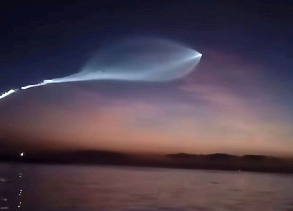 Vệt sáng lạ xuất hiện trên bầu trời Quảng Ngãi sáng 15-7