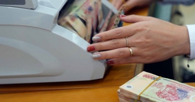 Lãi tiết kiệm tăng trở lại, mang 100 triệu đồng...