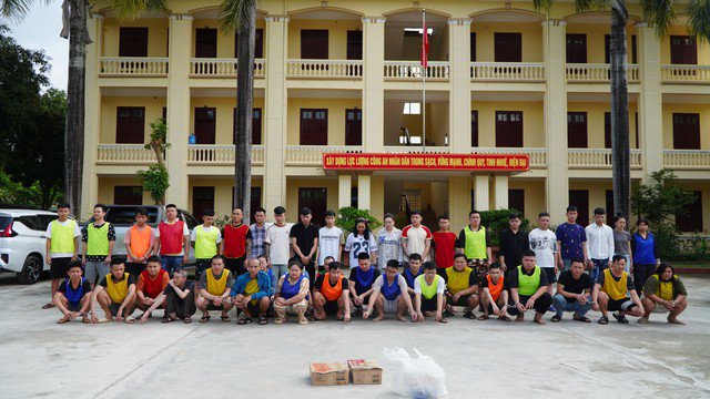 Nhóm đối tượng bị công an bắt giữ. Ảnh: Công án Điện Biên