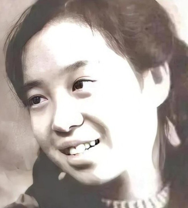 Ảnh thời trẻ của Lý Minh Khải. Ảnh: Weibo.