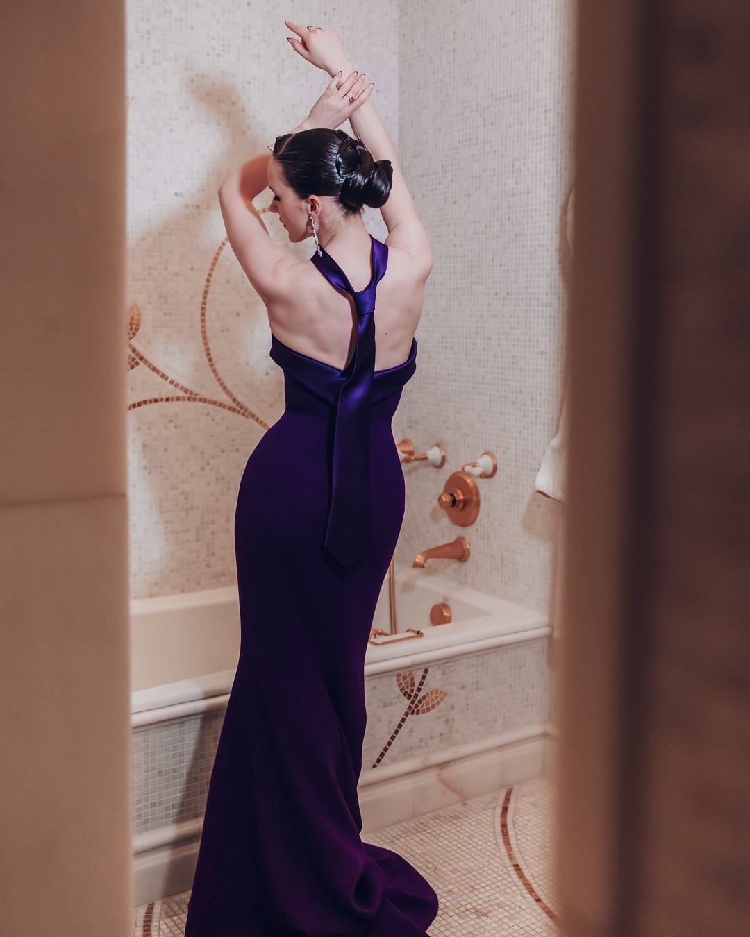 Nữ diễn viên cao 1m6 sexy nghẹt thở bên tài tử 1m93 - 5
