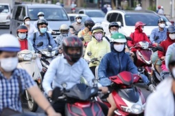 Người dân sống trong Vành đai 1 Hà Nội nói gì về cấm xe máy chạy xăng?
