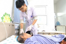 Cụ bà hoại tử nửa đầu vì zona biến chứng