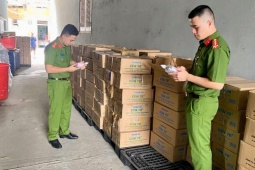 Nguyên phó chủ tịch thị trấn cầm đầu đường dây sản xuất, buôn bán cồn y tế giả