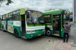 2 xe buýt rượt đuổi, ép nhau văng lên vỉa hè: Tạm đình chỉ công việc 2 tài xế