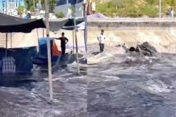 Chủ tịch phường lý giải nguồn nước đen kịt xả thải ra bãi biển Quy Nhơn