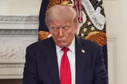 Điều khiến Tổng thống Mỹ Trump đổi thái độ với Nga