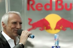 Đường khởi nghiệp ở tuổi 40 của cha đẻ Red Bull