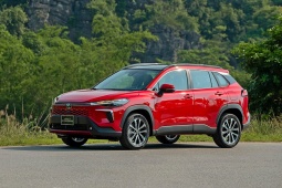 Giá xe Toyota Corolla Cross niêm yết và lăn bánh tháng 7/2025