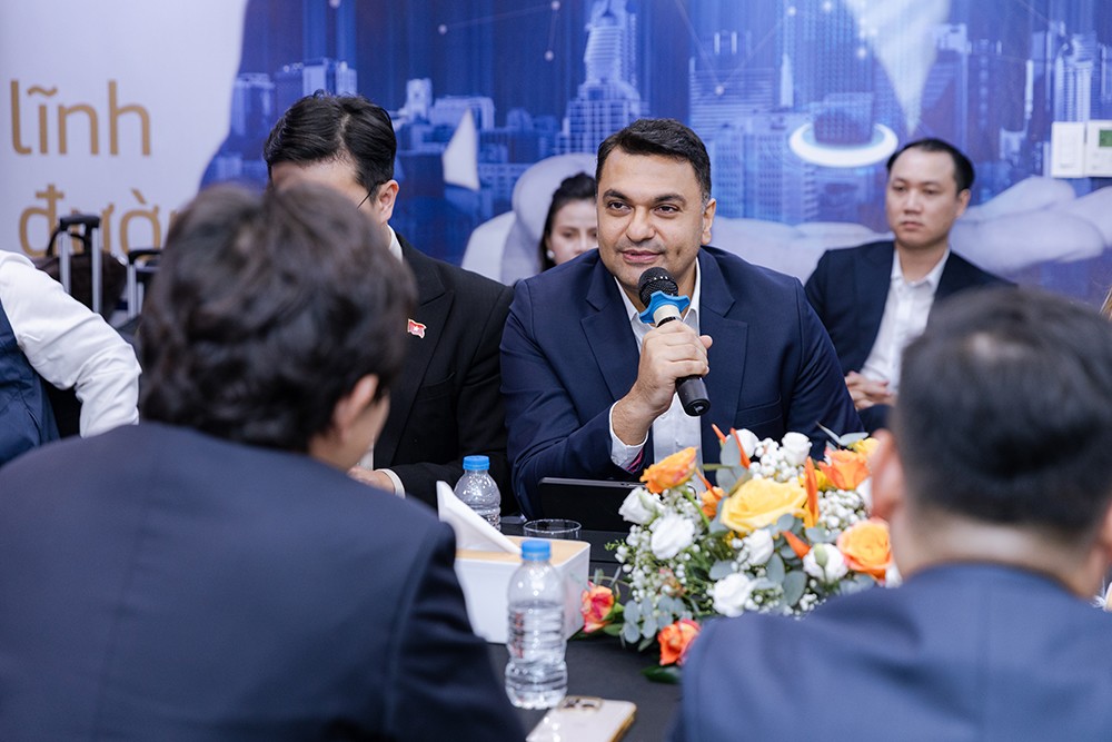 Ông Krishnani chia sẻ với các lãnh đạo doanh nghiệp Việt.