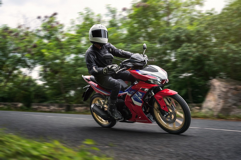 Honda Việt Nam tung ưu đãi lớn cho xe gắn máy điện ICON e: với quà tặng cực “xịn” trong mùa hè 2025 - 4