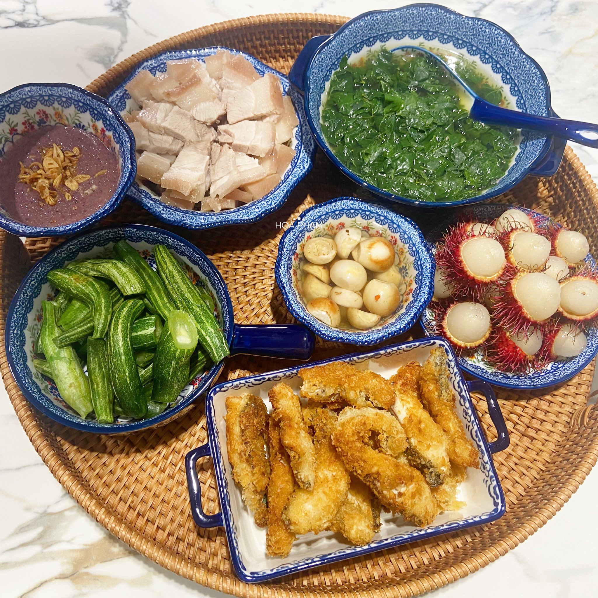 Thịt luộc chấm mắm tôm - Lặc lè luộc - Cá rô phi chiên xù - Canh rau ngót