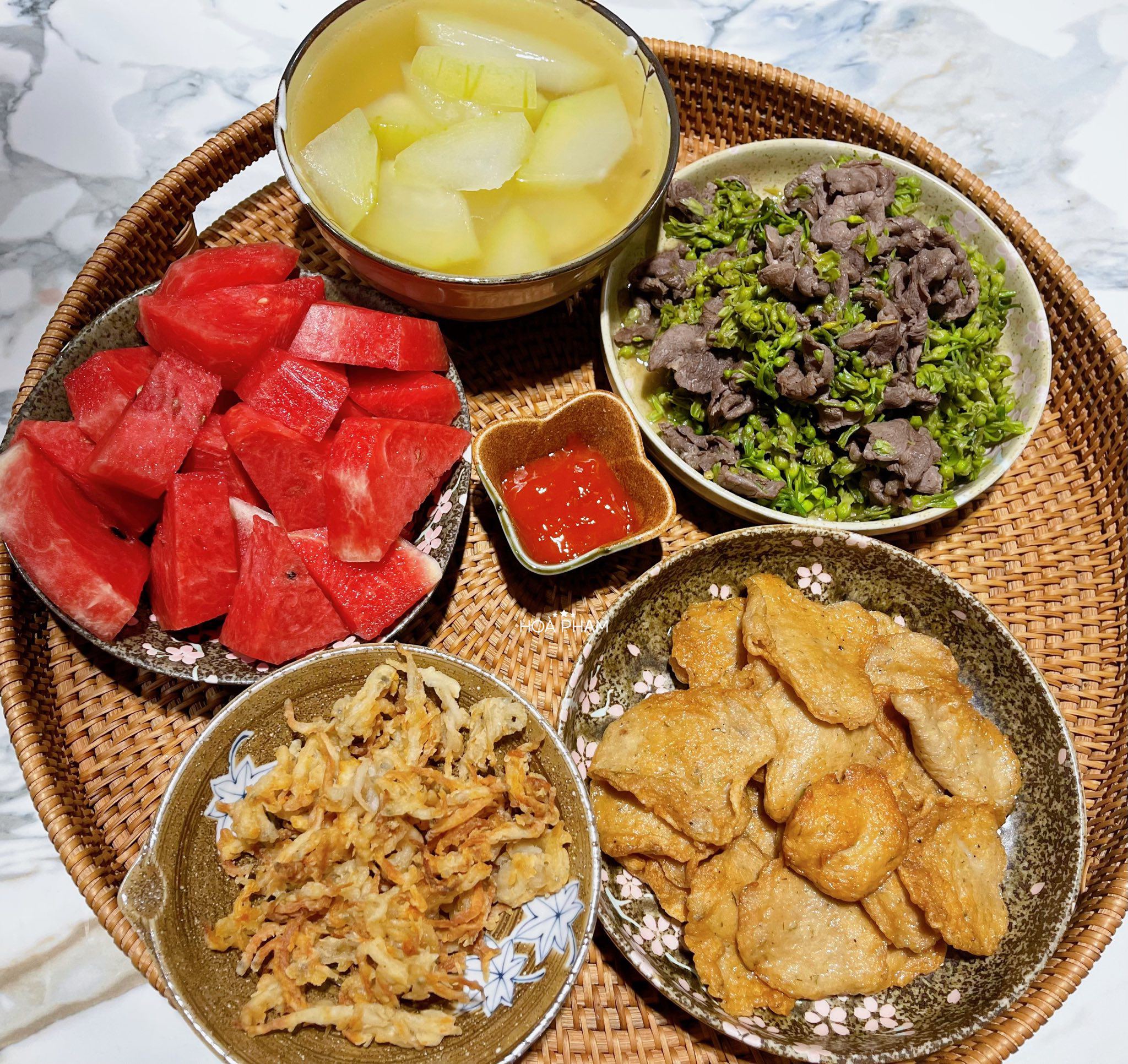 Thịt bò xào thiên lý - Chả cá thu - Cá ngần lăn bột chiên giòn - Canh bí đao