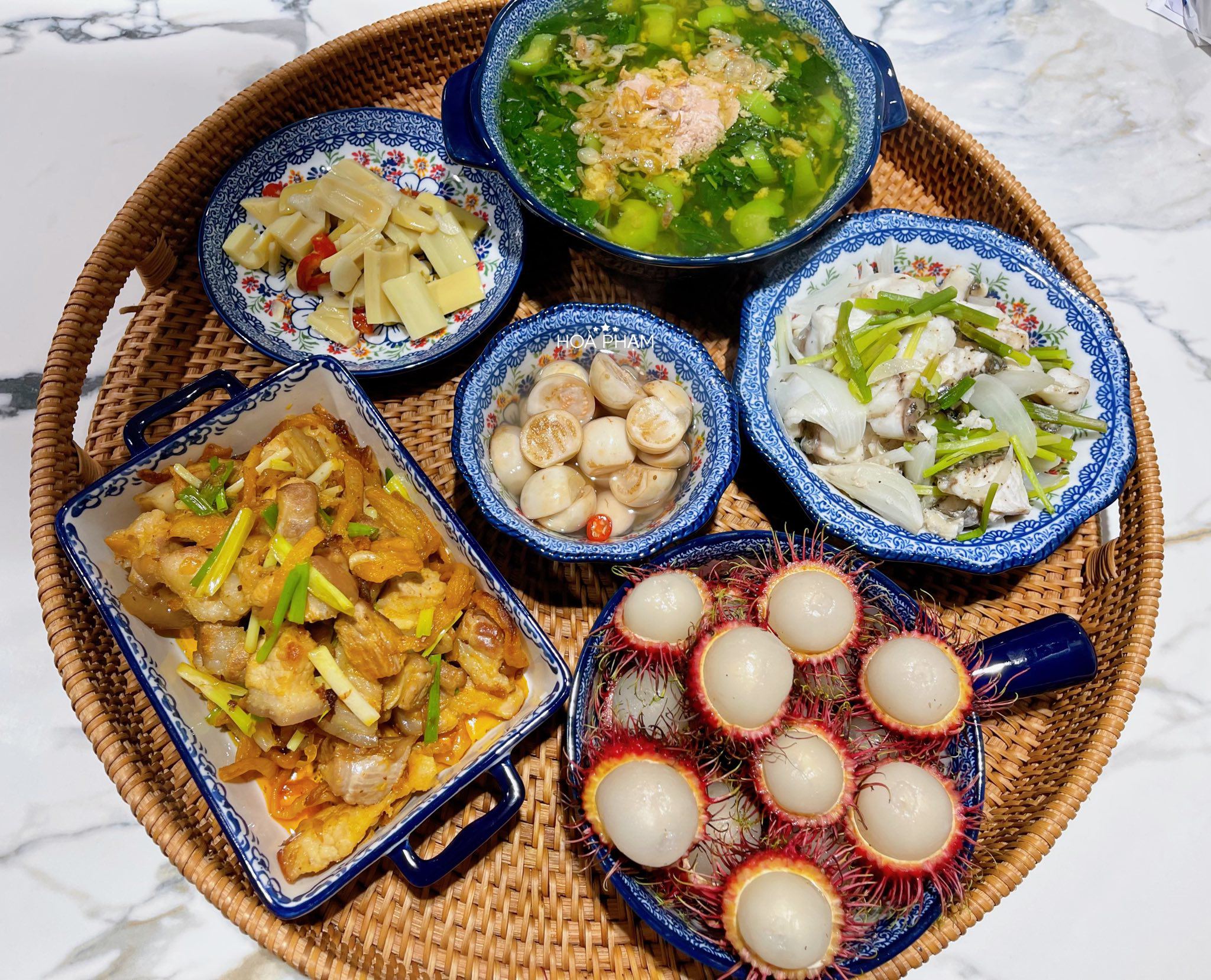 Thịt ca chỉ rang cháu cạnh với củ cải khô - Cá rô phi hấp hành tây - Canh cua rau mồng tơi mướp - Cà muối